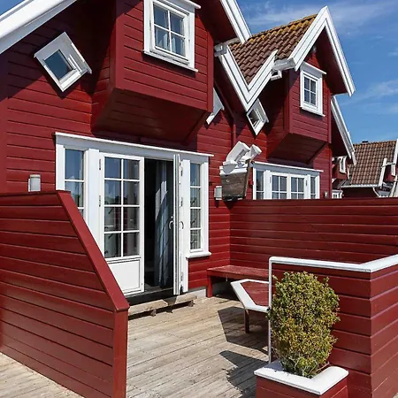 Idylic Sea House, With High Standard